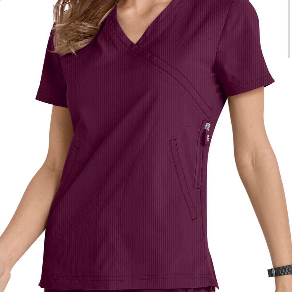 Koi Lite Scrub Set